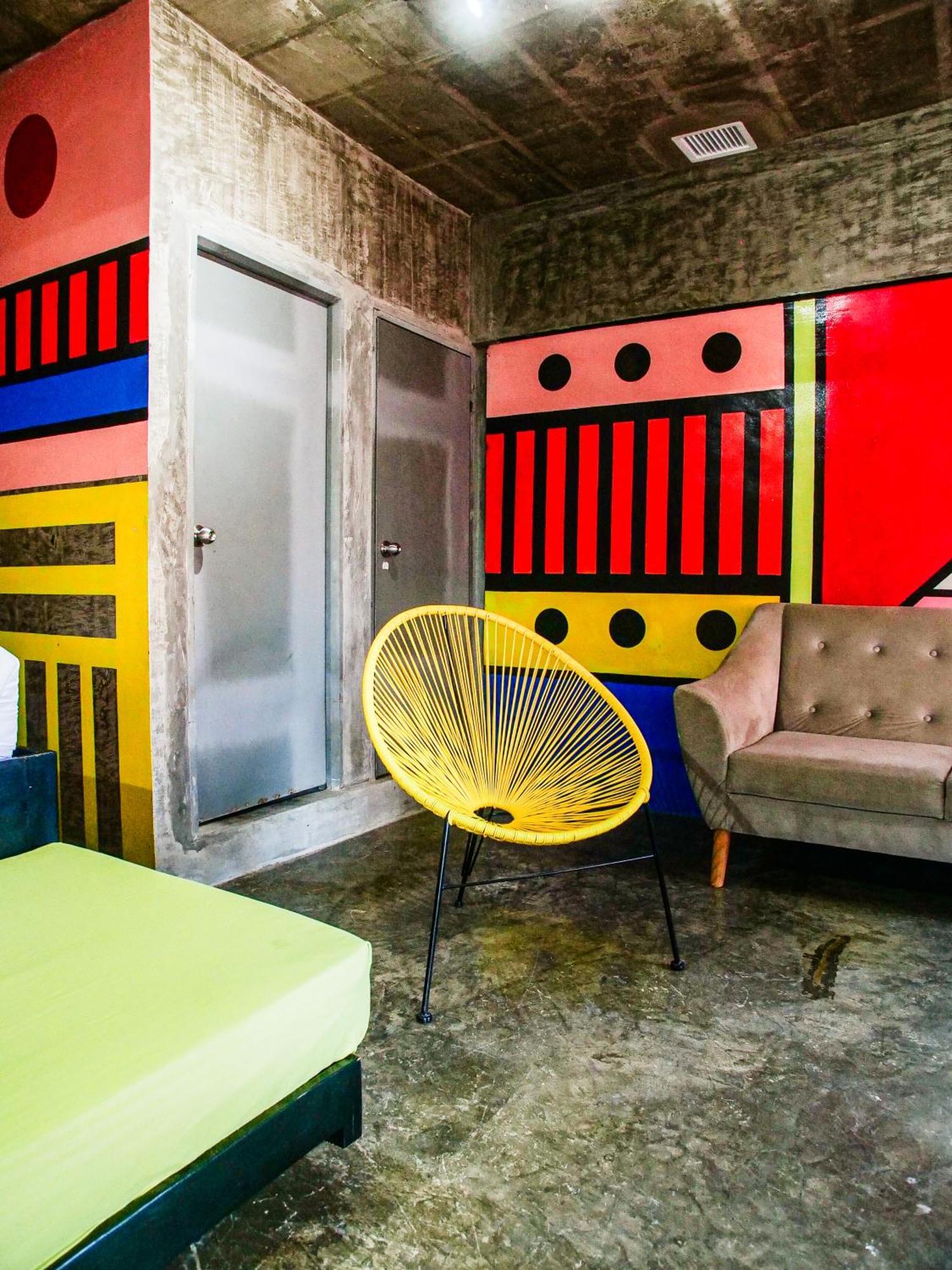 D522 Hostel At Kiener Hills - Near Cebu Airport 막탄 외부 사진